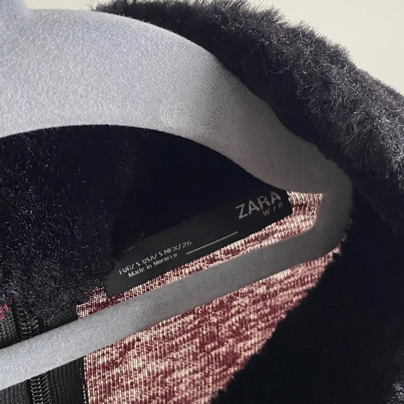 ZARA Maroon Stretchable Full Sleeve Top with Black Faux Fur Collar - Picture 9 of 10